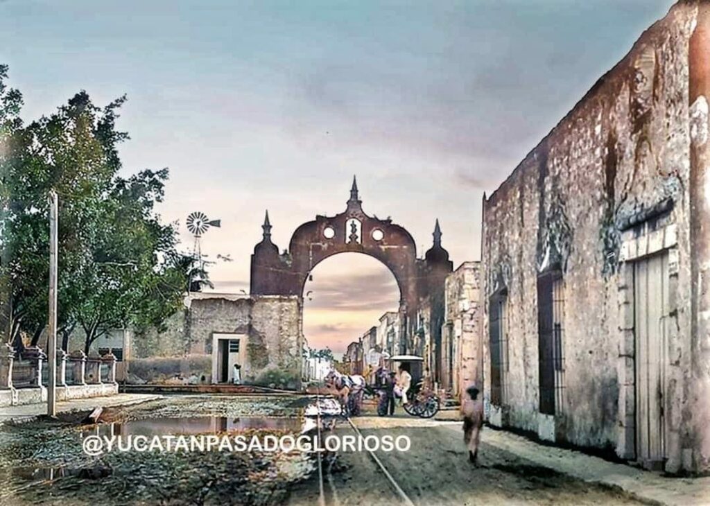 Año 1895. El legendario Arco de San Juan de Mérida, Yucatán, construido en lo que fueron los límites de la ciudad en el siglo XVII. 